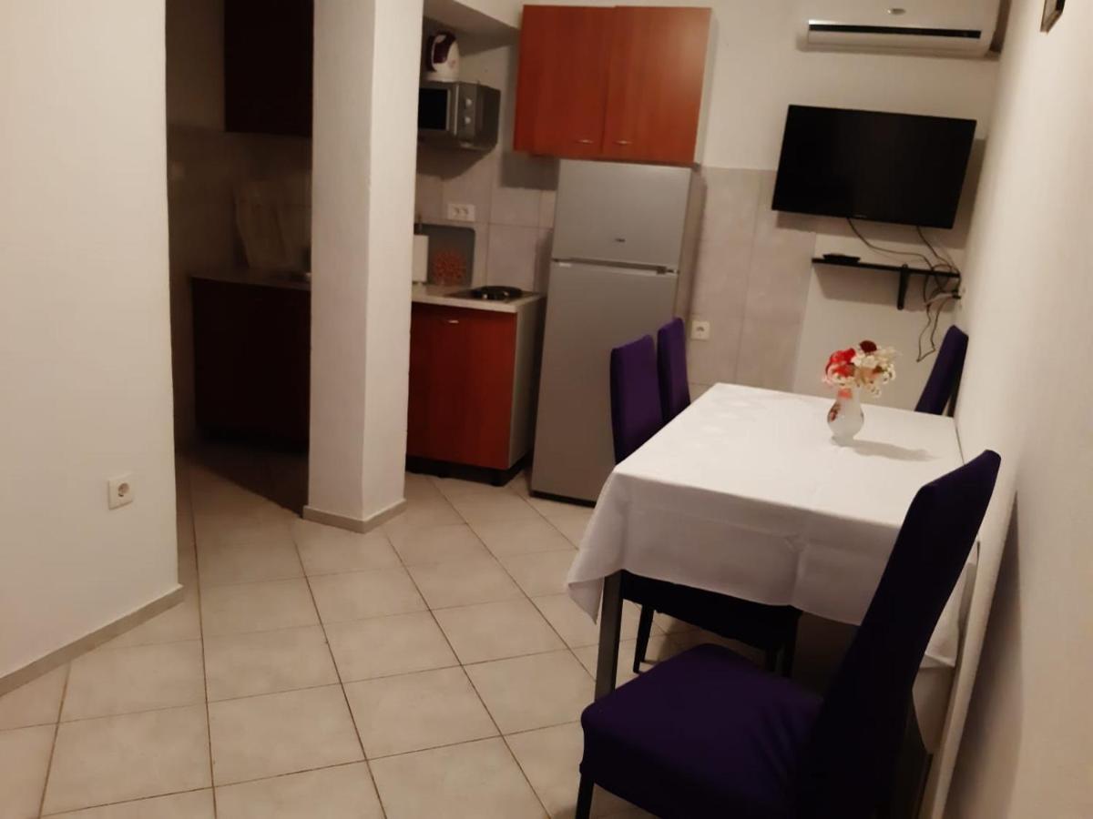 Apartments Knezic Igrane Buitenkant foto