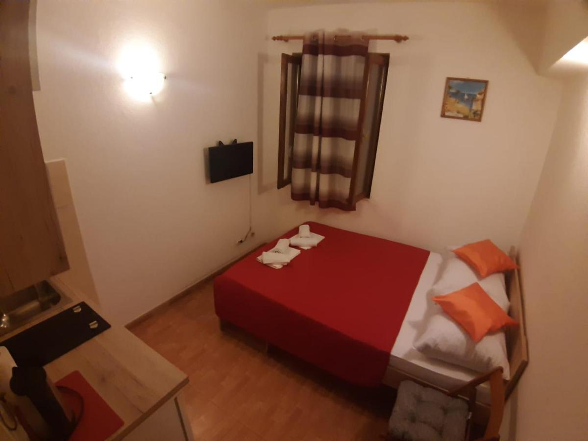 Apartments Knezic Igrane Buitenkant foto