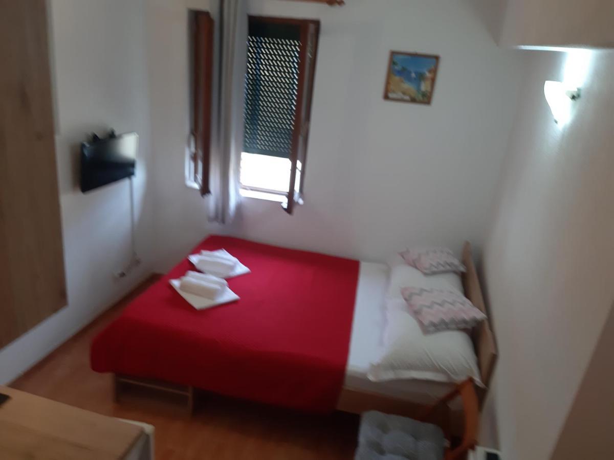 Apartments Knezic Igrane Buitenkant foto