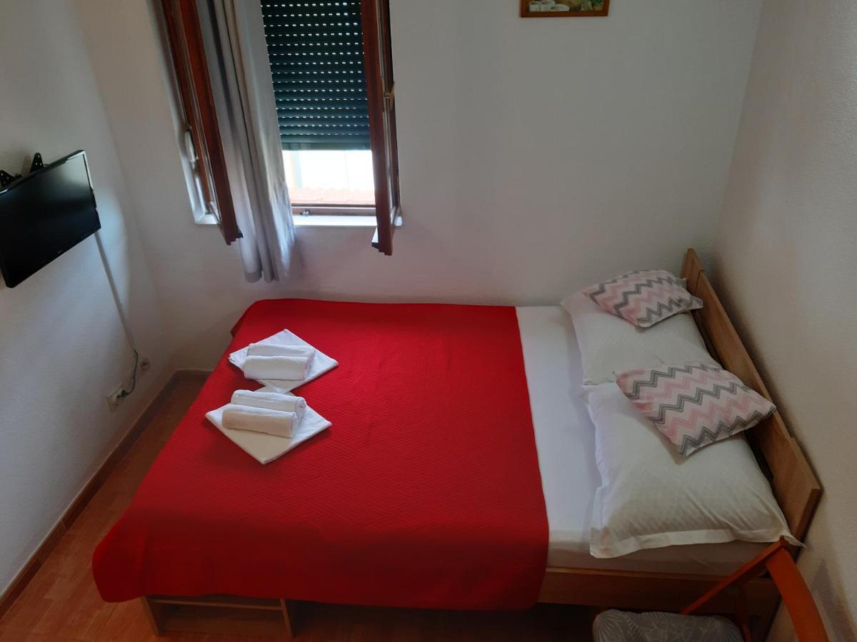 Apartments Knezic Igrane Buitenkant foto