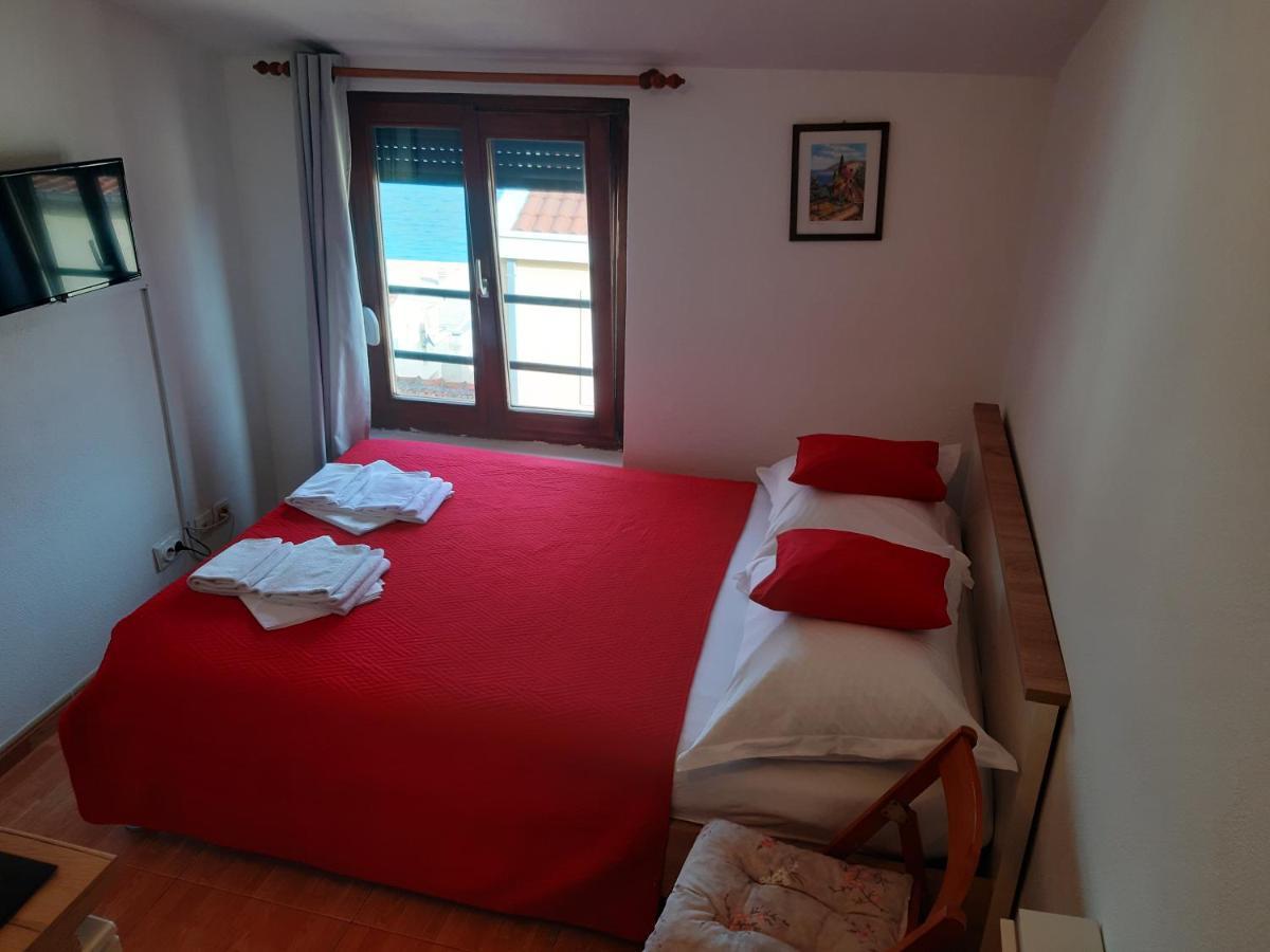 Apartments Knezic Igrane Buitenkant foto
