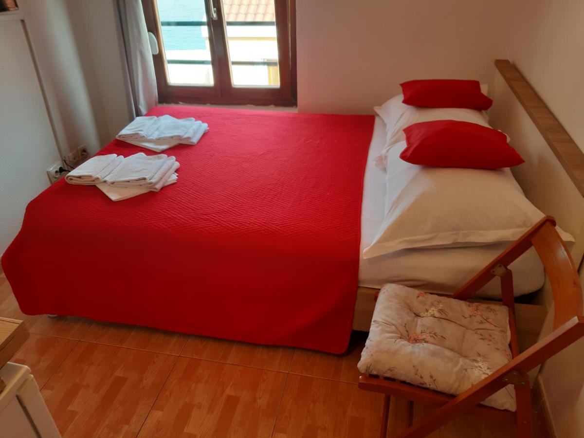 Apartments Knezic Igrane Buitenkant foto