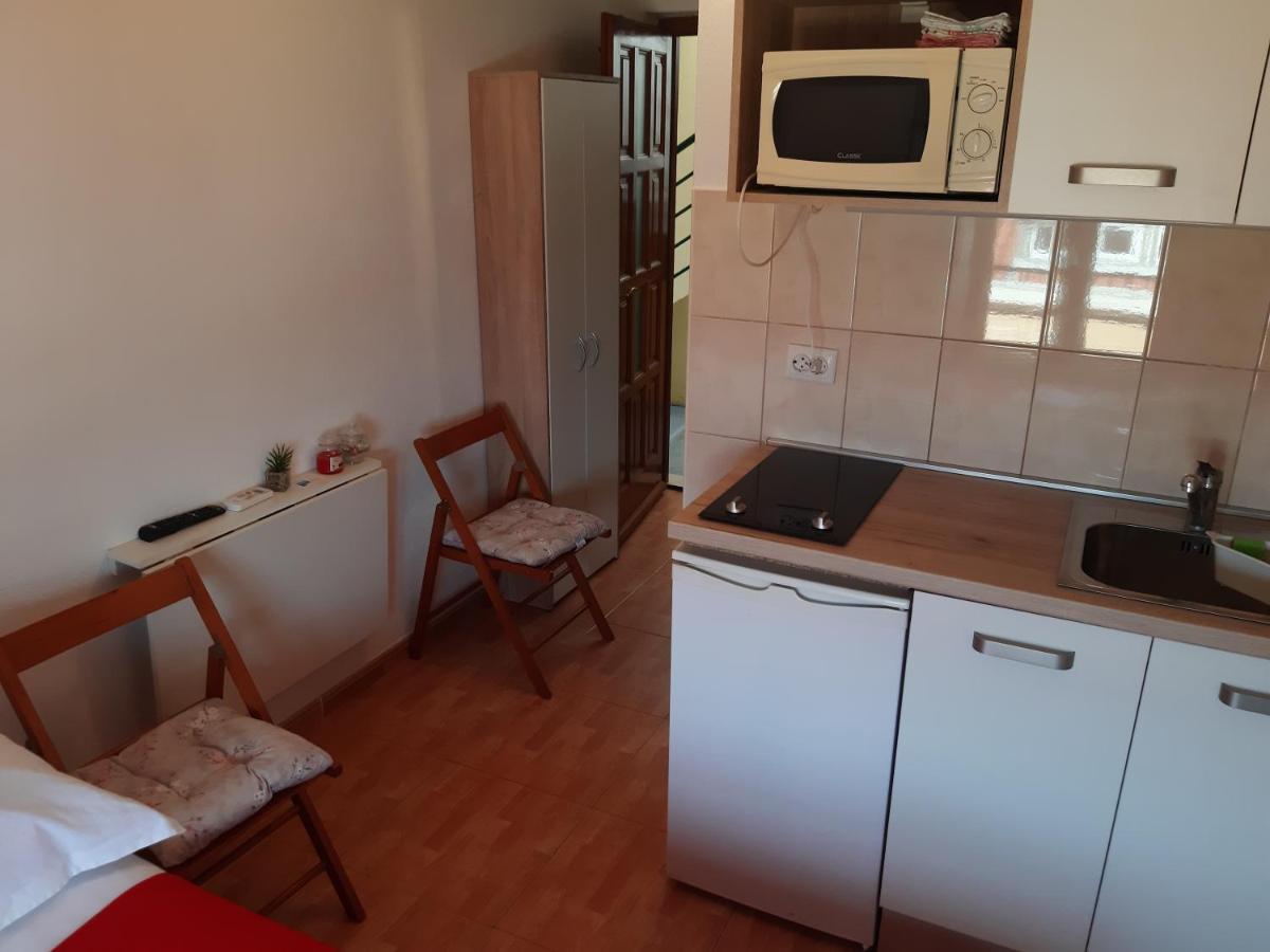Apartments Knezic Igrane Buitenkant foto