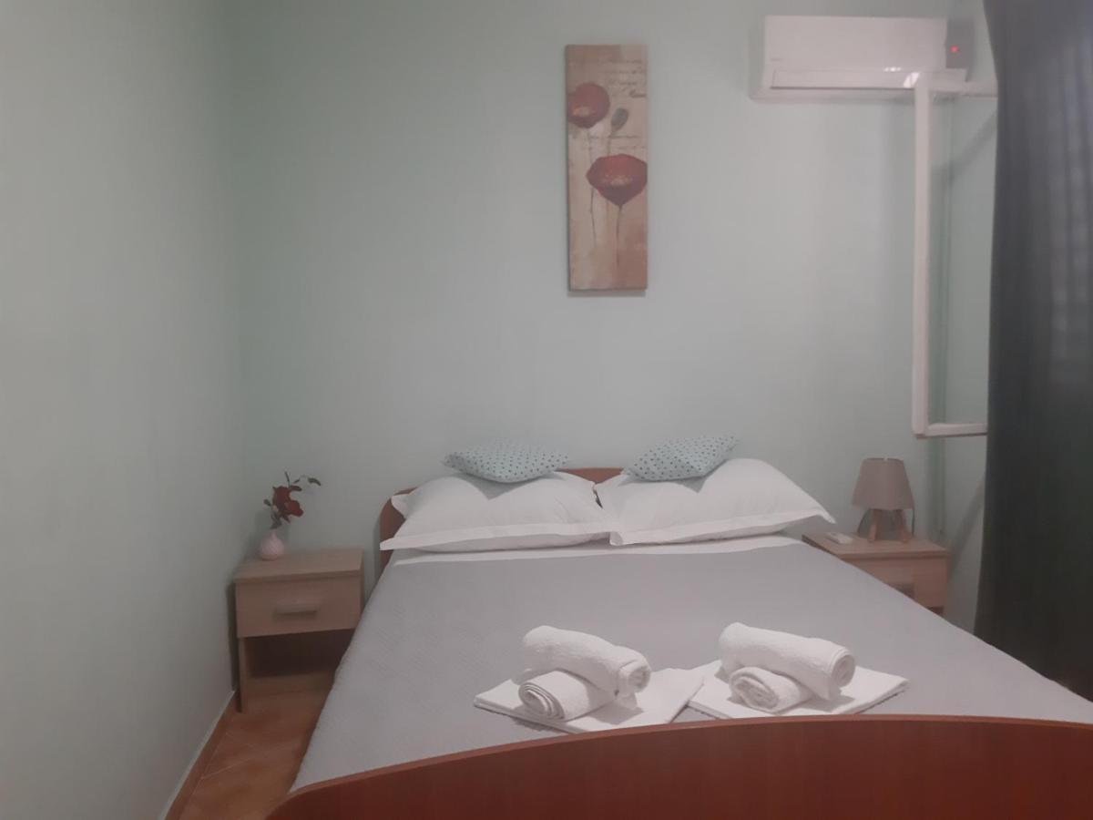 Apartments Knezic Igrane Buitenkant foto