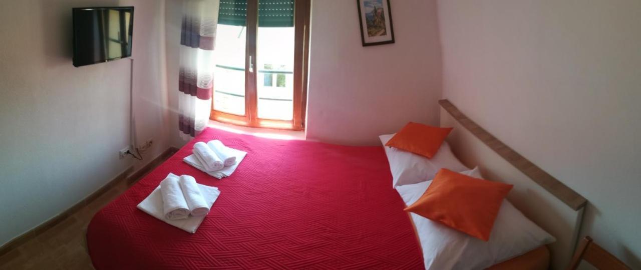 Apartments Knezic Igrane Buitenkant foto